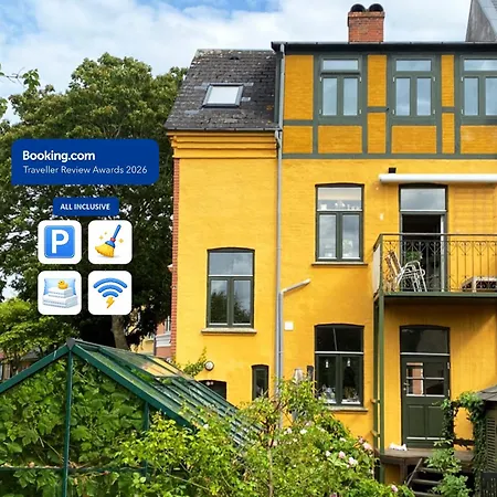 Feriehus Charming Heritage Townhouse *